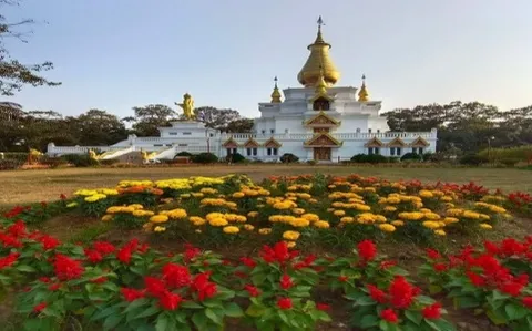 Beds of red and yellow flowers in front of the pagoda